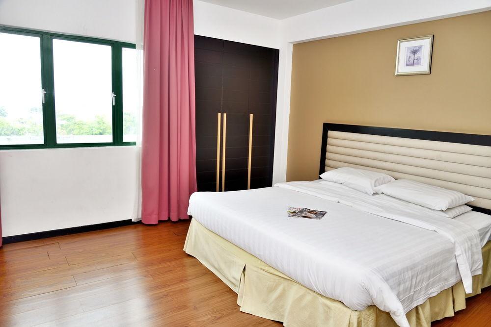 Likas Square Apartment Hotel Kota Kinabalu Exterior photo
