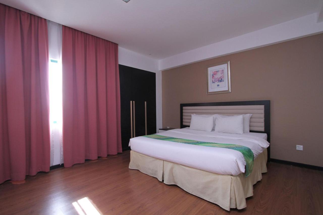 Likas Square Apartment Hotel Kota Kinabalu Exterior photo