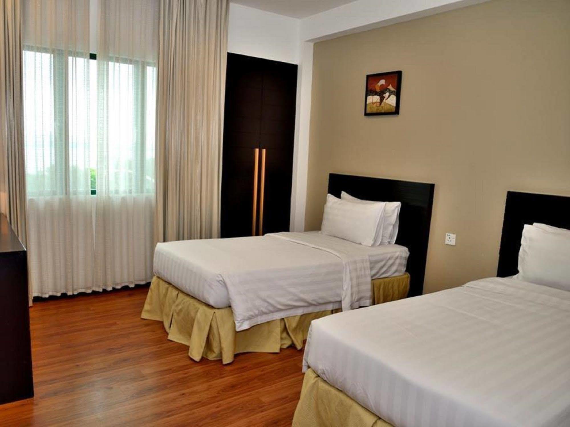 Likas Square Apartment Hotel Kota Kinabalu Exterior photo