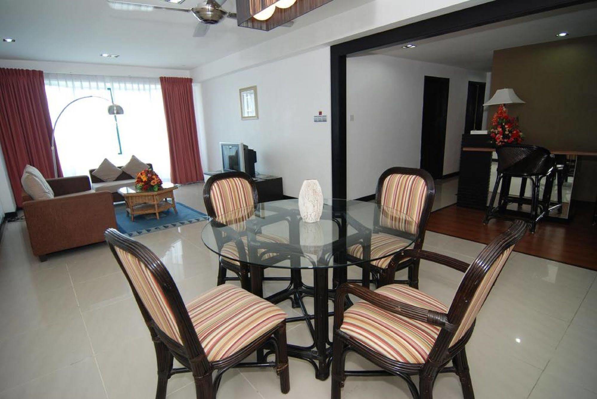 Likas Square Apartment Hotel Kota Kinabalu Exterior photo