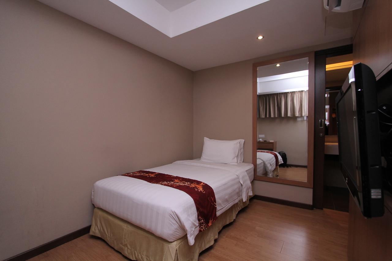 Likas Square Apartment Hotel Kota Kinabalu Exterior photo